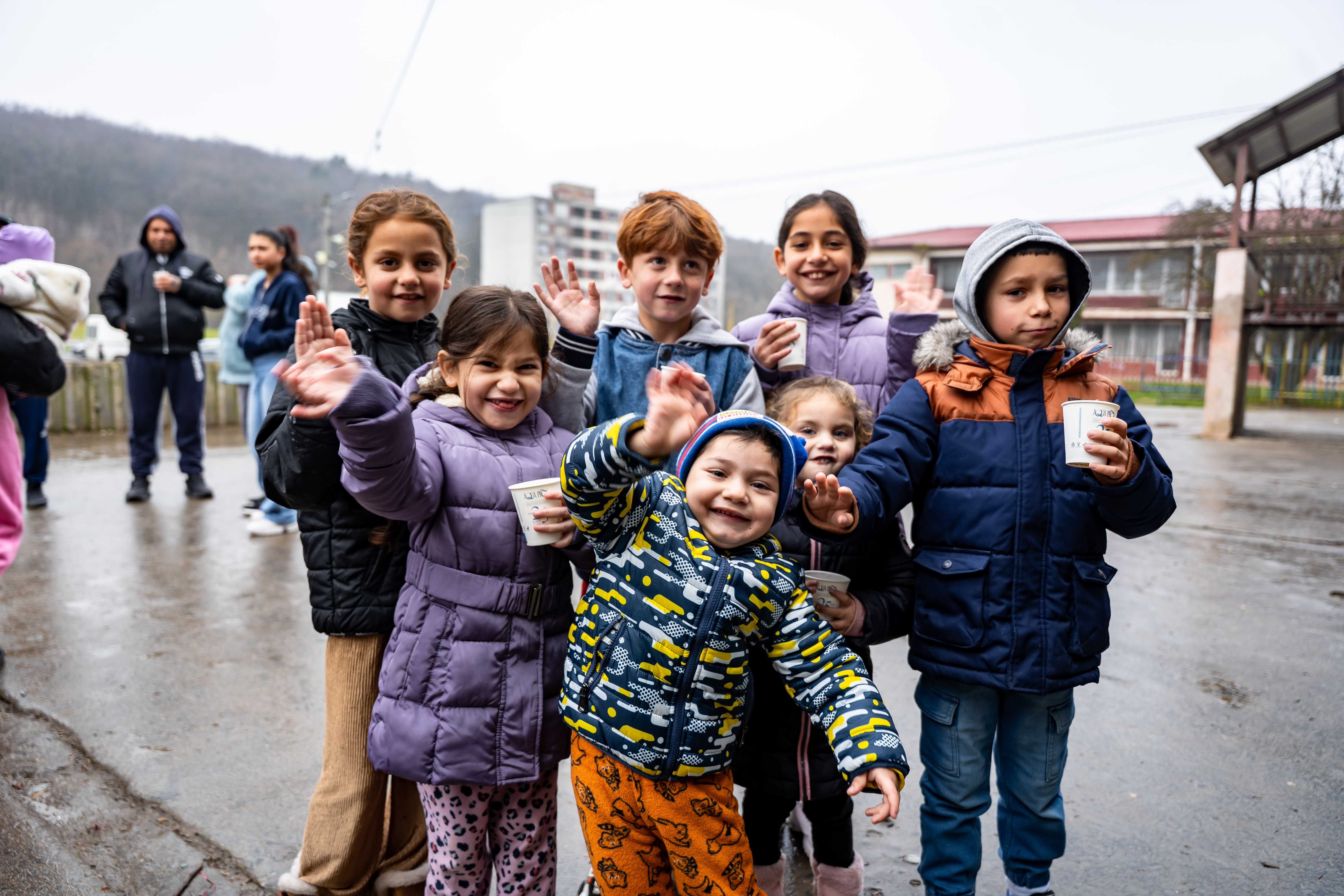 Odovzdanie dobrovolnej zbierky - Pomozme mrznucim detom-3